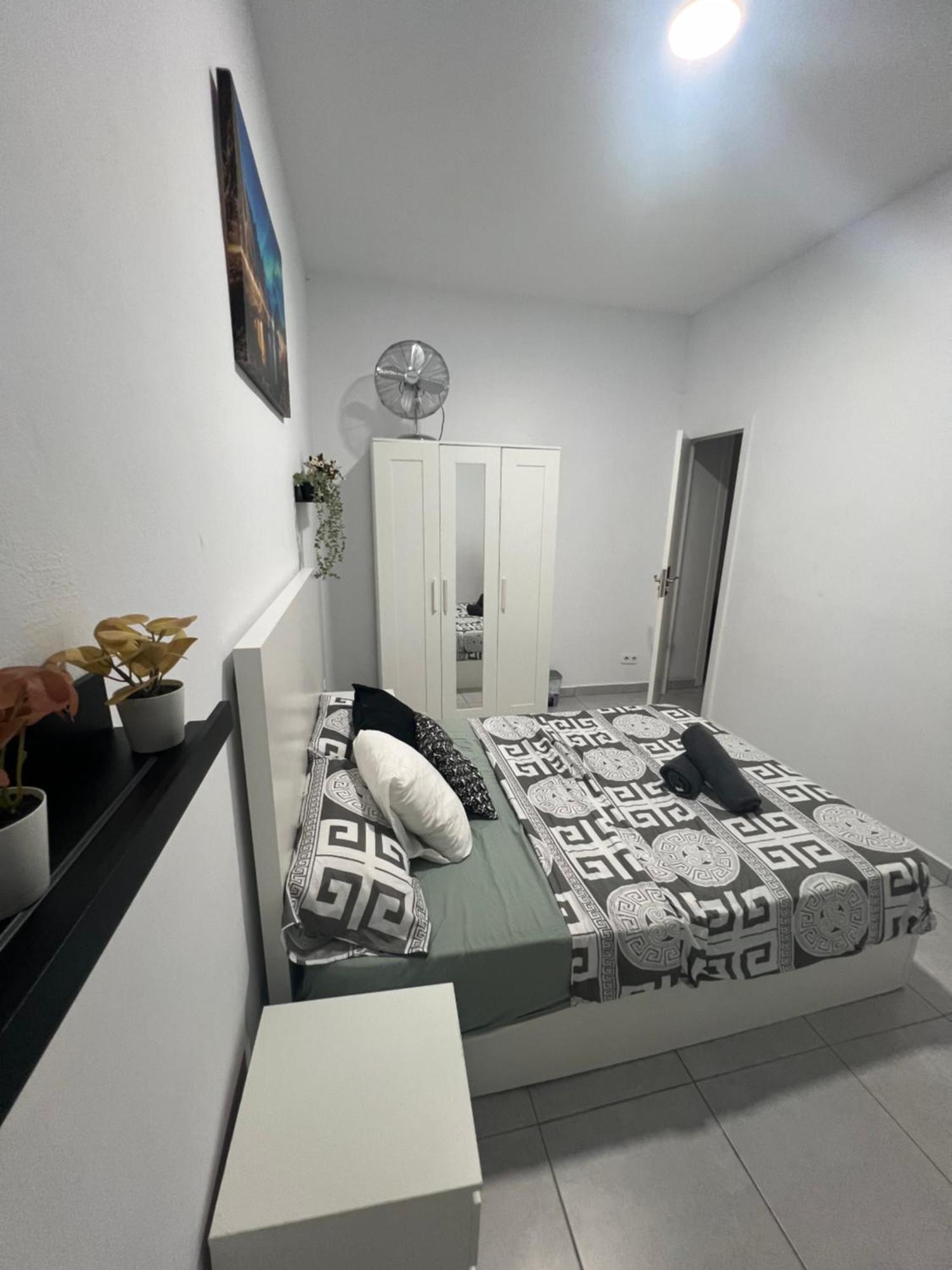 Rooms In Spacious Apartment In City Center Barcelona Eksteriør bilde