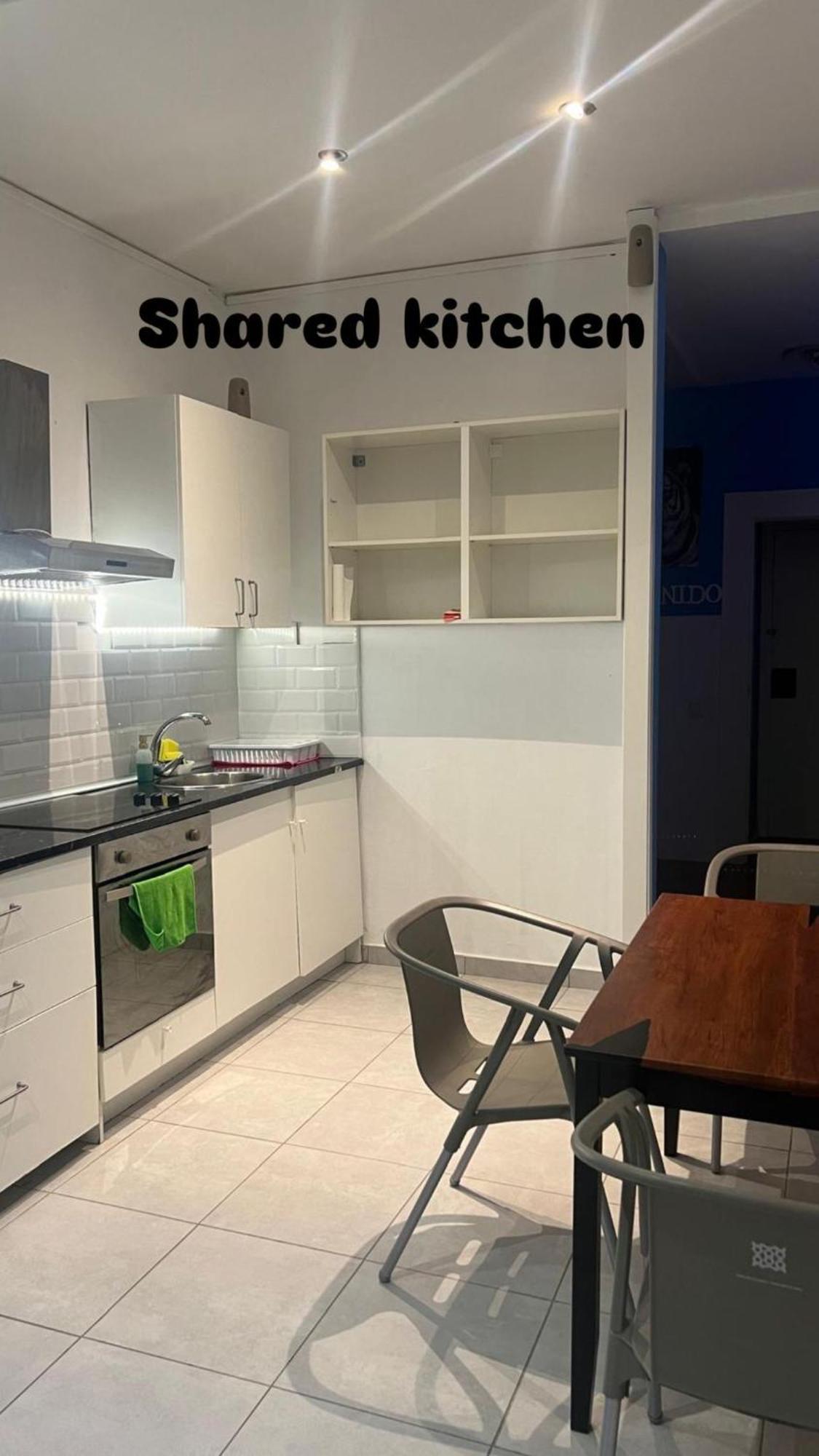 Rooms In Spacious Apartment In City Center Barcelona Eksteriør bilde