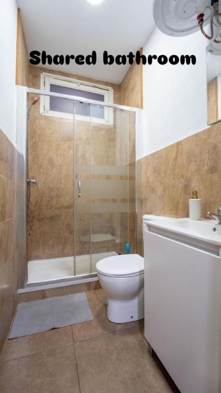Rooms In Spacious Apartment In City Center Barcelona Eksteriør bilde